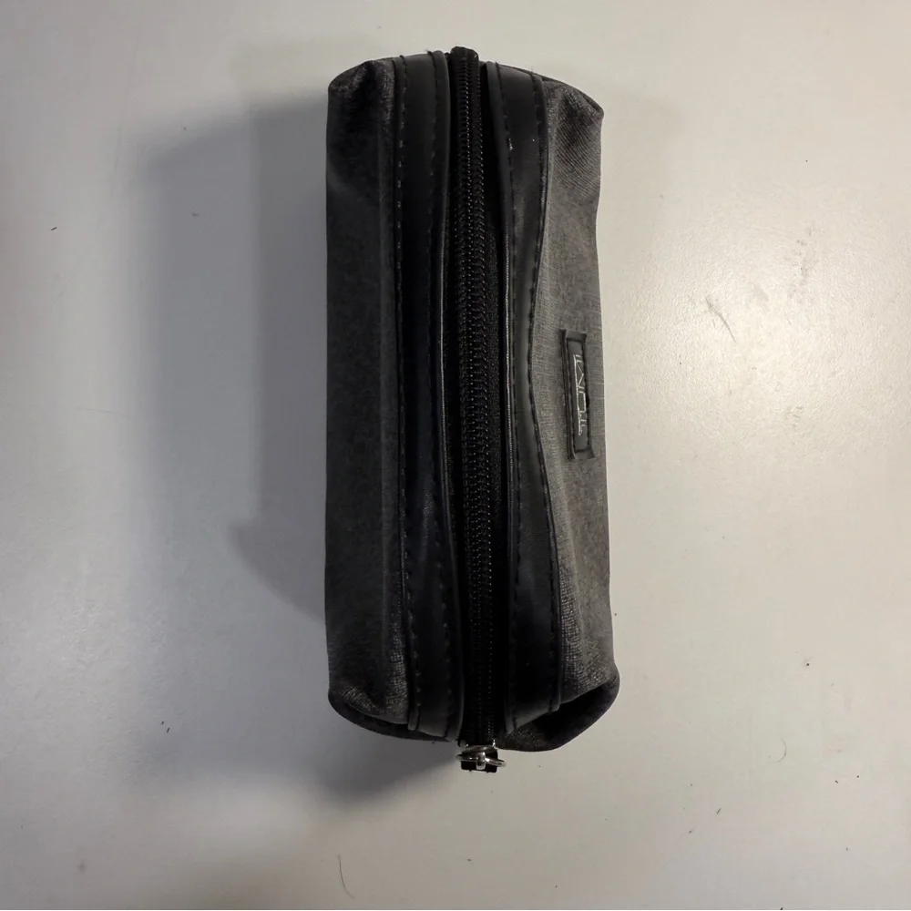 Tumi for Delta Bag Travel Trip Vacation Cosmetics Makeup Designer Luxury EUC